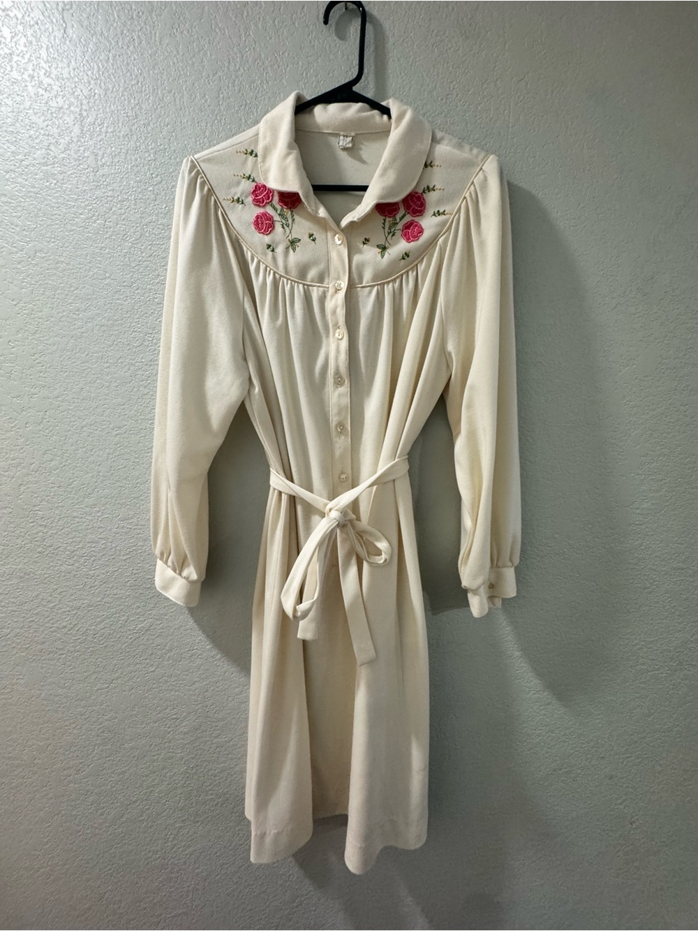 Vintage 70’s Cream Cottagecore Embroidered Loungewear Robe